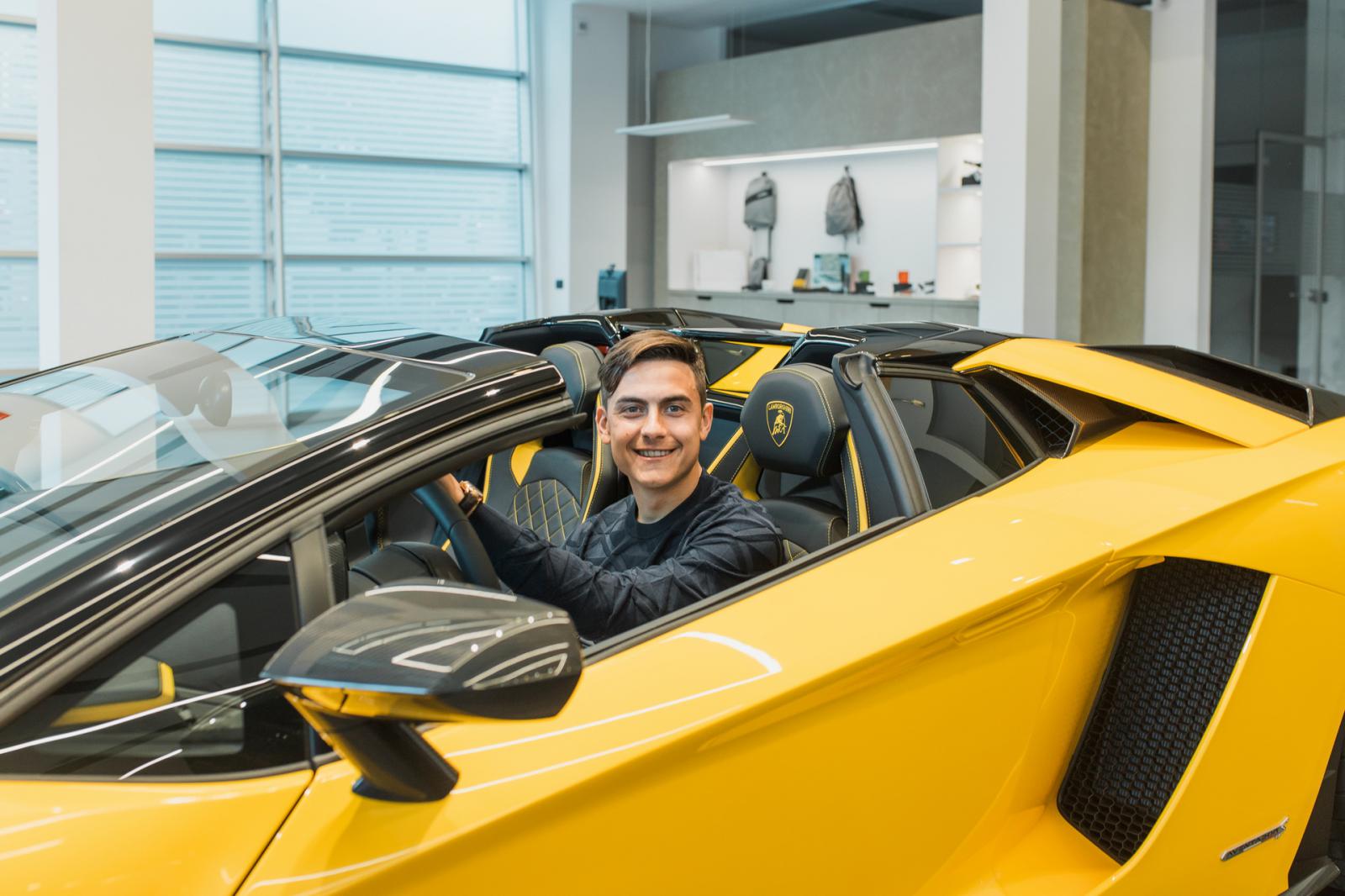 Ο Dybala γιόρτασε τα 100 γκολ αγοράζοντας Lamborghini